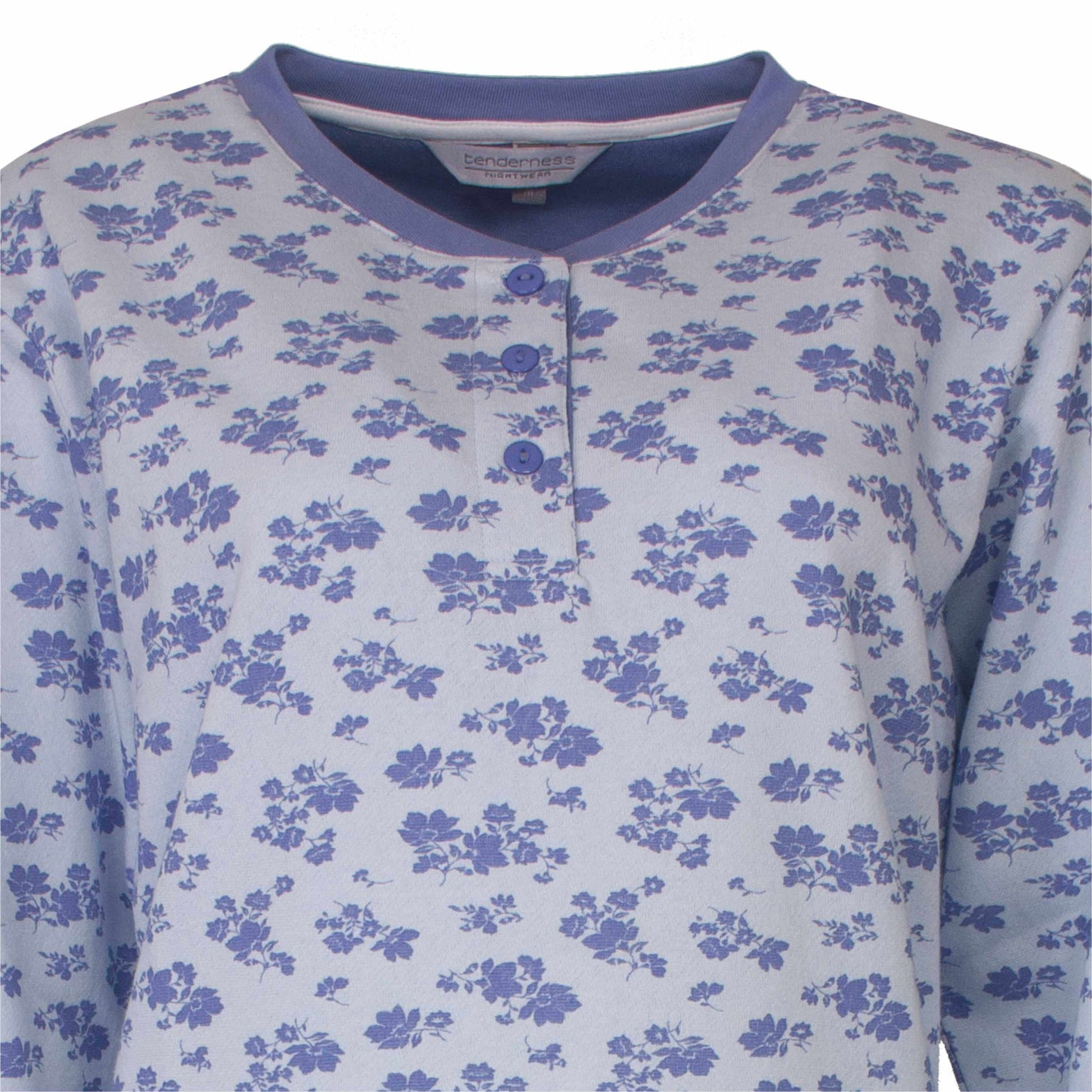 Lichtblauw nachthemd met donkerblauwe bloemenprint, ronde hals met knoopsluiting en contrasterende boord