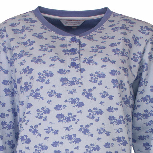 Lichtblauw nachthemd met donkerblauwe bloemenprint, ronde hals met knoopsluiting en contrasterende boord