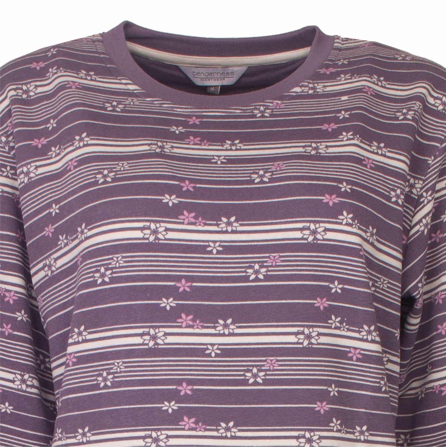 Paars nachthemd met wit en roze bloemenpatroon en strepen, gemaakt van zachte fleece stof