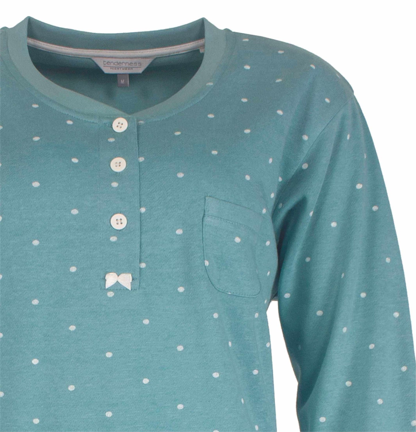 Groene fleece nachthemd met witte stippen, knoopsluiting en borstzakje, merk Tenderness zichtbaar