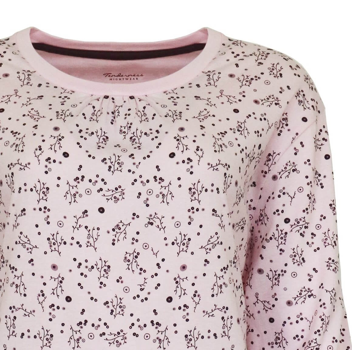 Lichtroze nachthemd met kleine bloemenprint in donkerder roze. Ronde hals met kleine plooien.