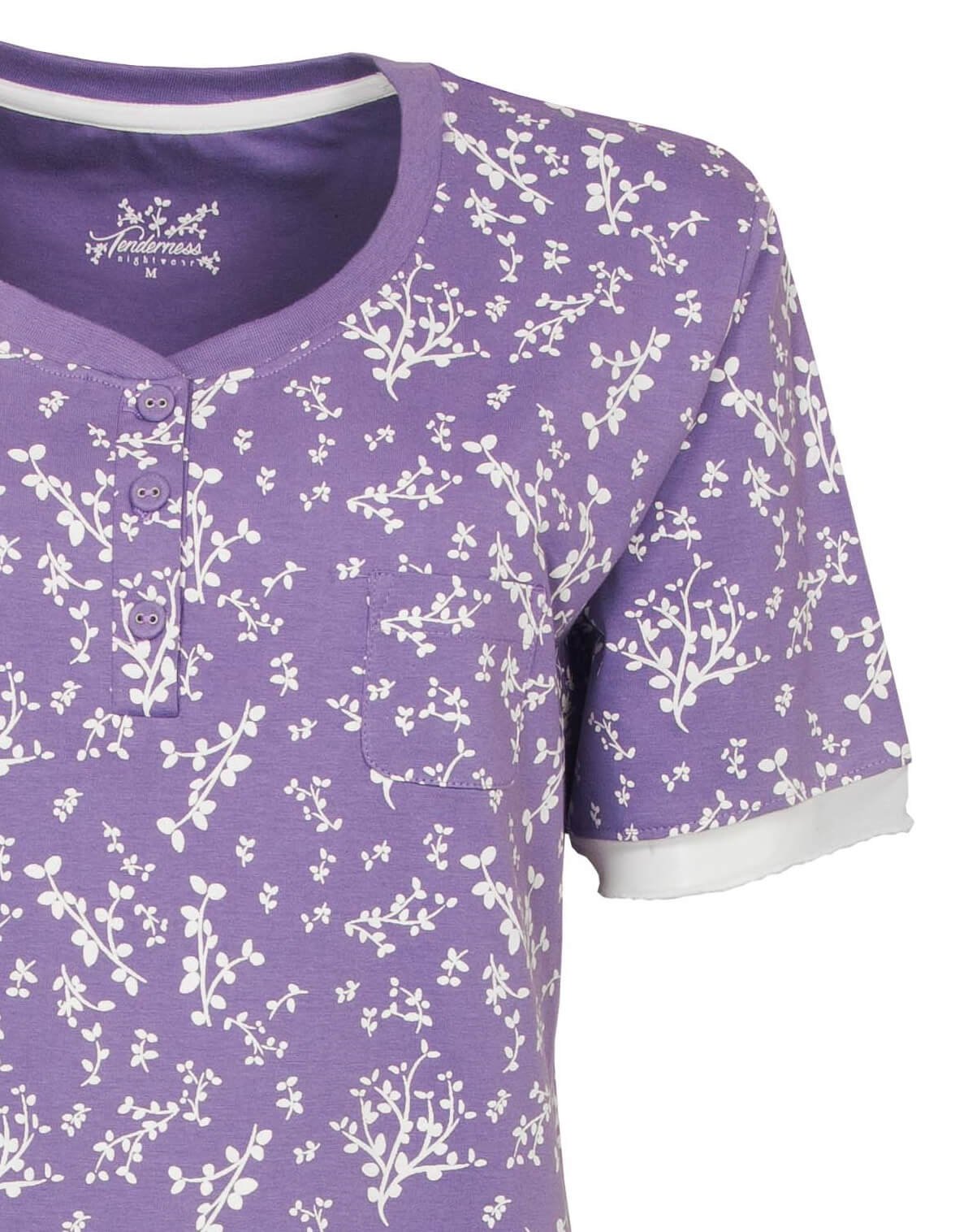 Paars katoenen nachthemd met witte bloemenprint, korte mouwen en polosluiting, merk Tenderness