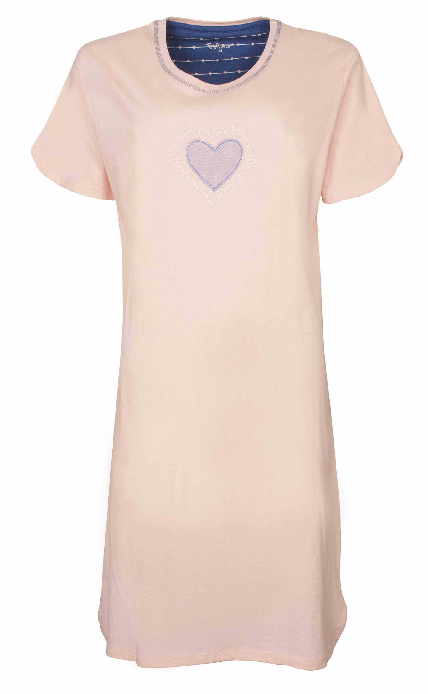 Roze nachthemd met korte mouwen en een hart-applicatie op de borst, gemaakt van 100% katoen in jersey kwaliteit.