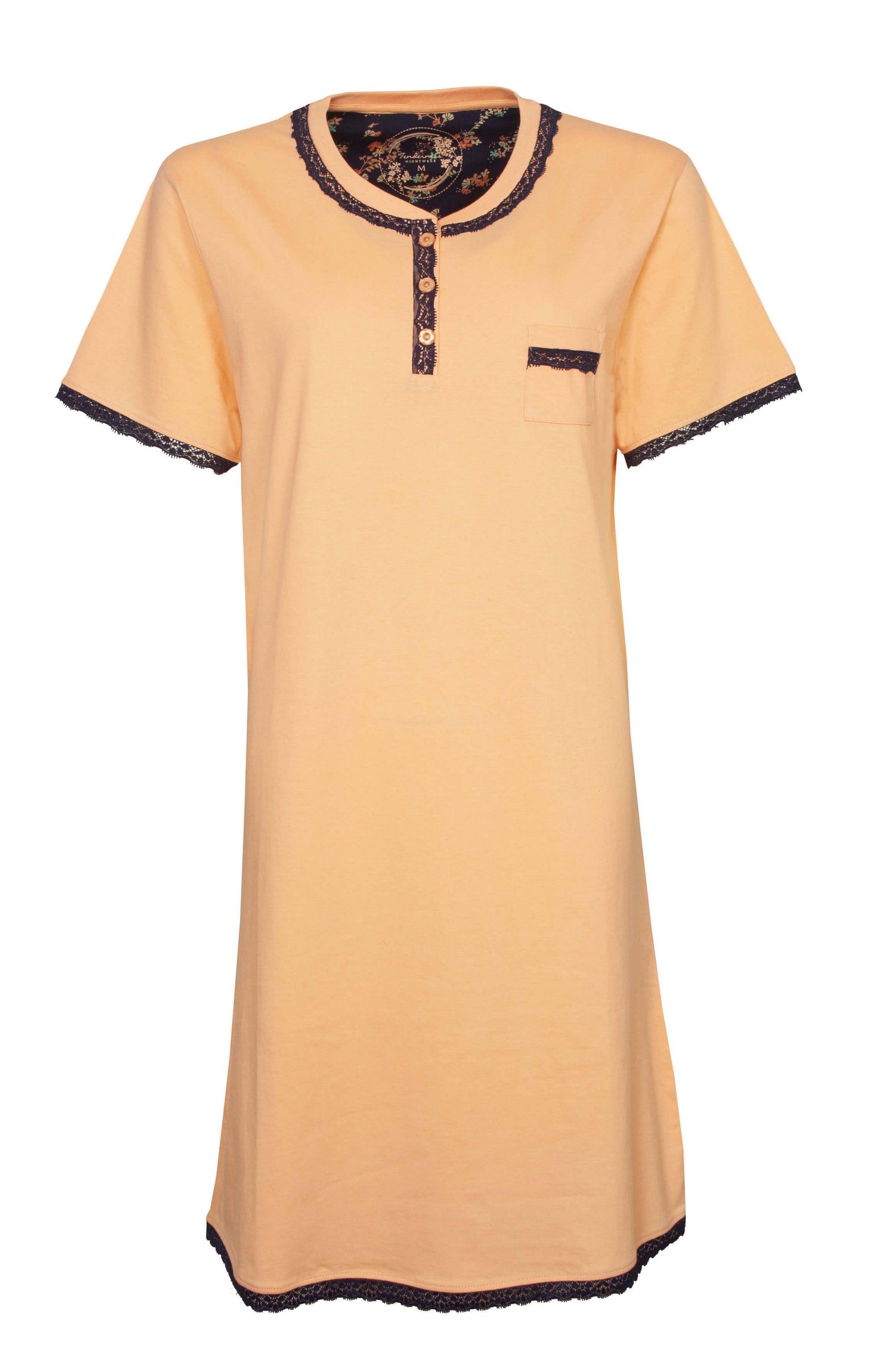 Koraalkleurig dames nachthemd met korte mouwen, kanten afwerking, polosluiting en borstzakje