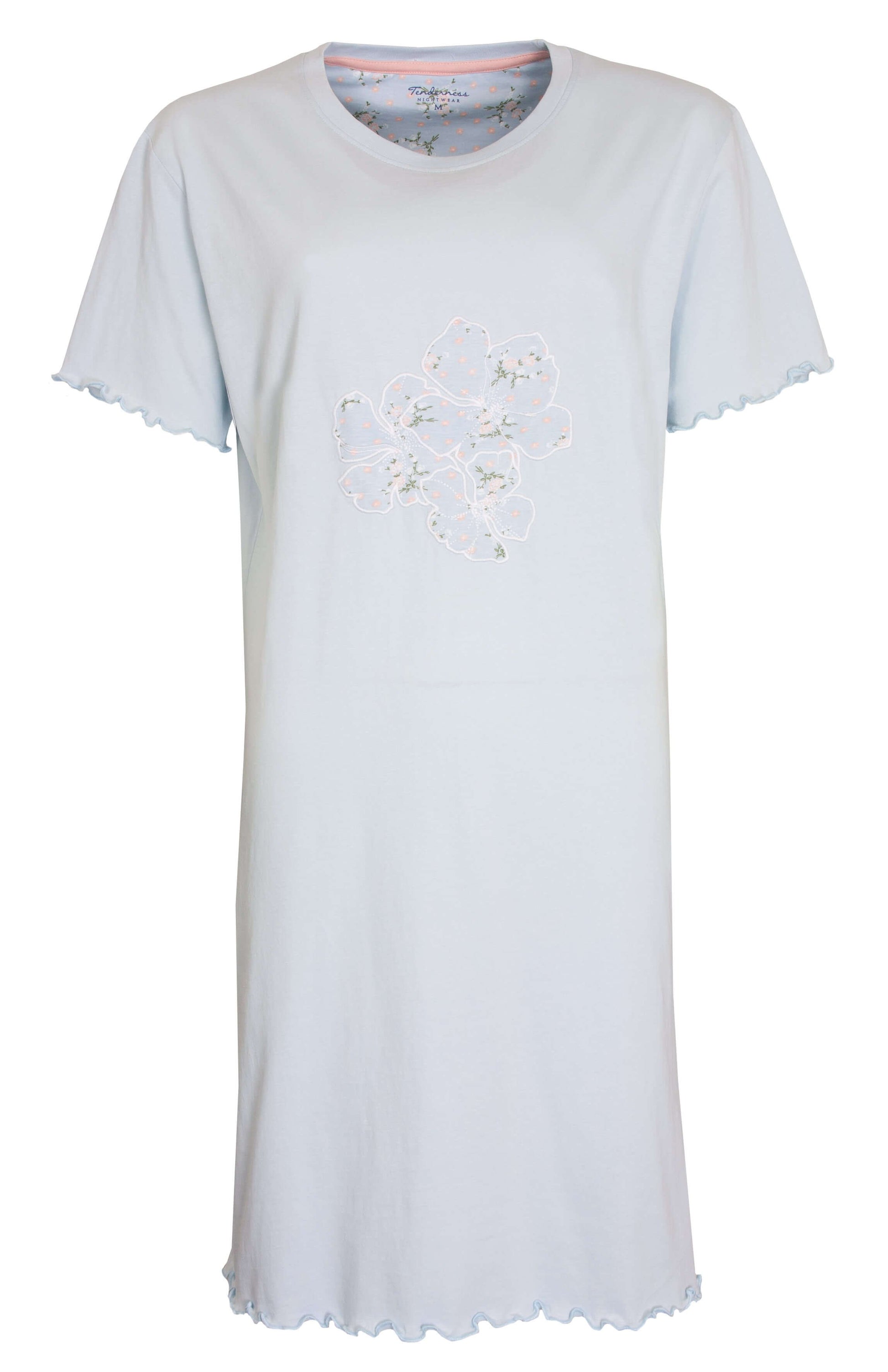 Lichtblauw nachthemd met korte mouwen, ronde hals en bloemenprint op de borst. Golvende zoom aan de mouwen.