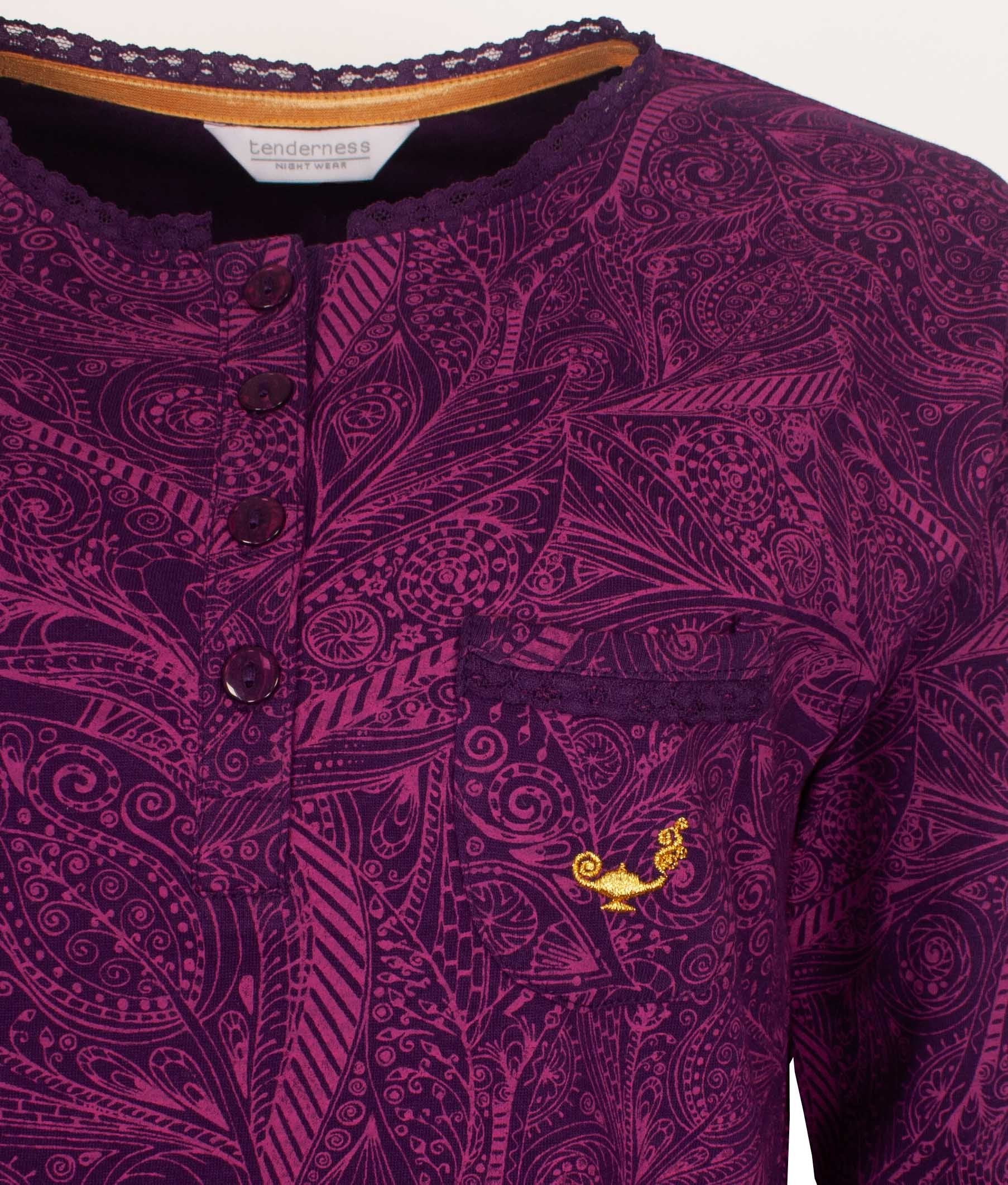 Paars nachthemd met gedetailleerd paisley-patroon, kanten hals, polosluiting en gouden geborduurd logo.