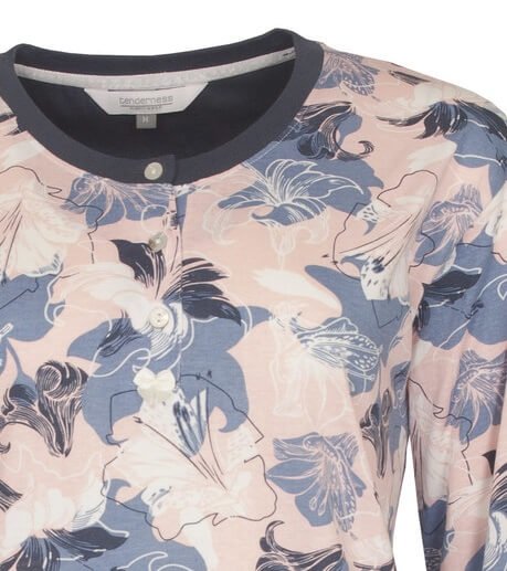 Dames pyjama met bloemenprint in donkerblauw, roze en wit. Ronde hals met donkerblauw boord.