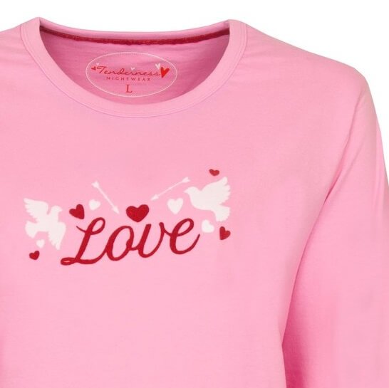 Zachtroze pyjama top met 'Love' tekst en hartjes print, lange mouwen en ronde hals