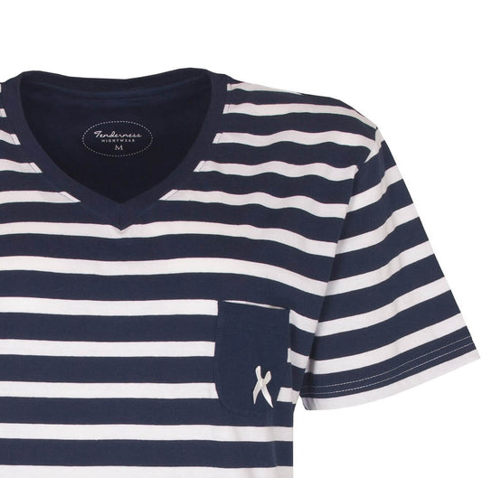 Blauw-wit gestreepte dames pyjama met korte mouwen, V-hals en borstzakje met klein logo
