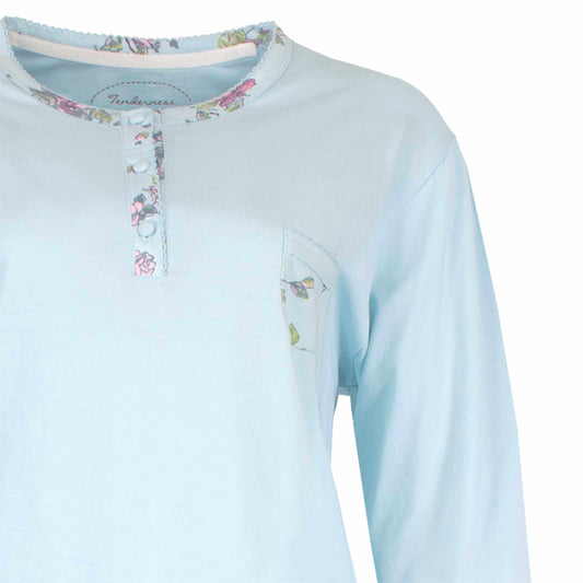 Lichtblauwe dames pyjama met lange mouwen, bloemenprint op kraag en borstzakje, merk Tenderness