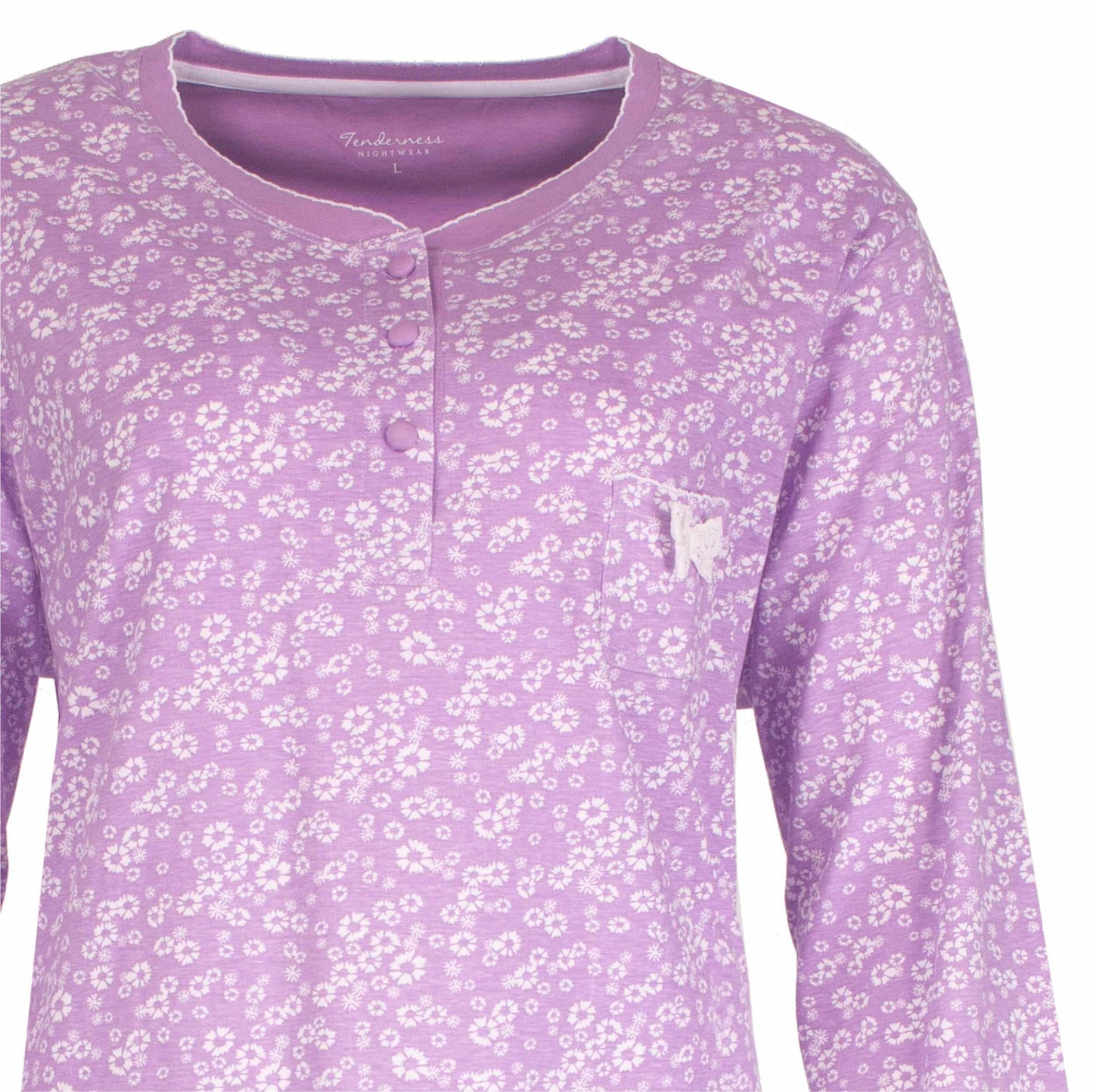Paarse pyjama top met witte bloemetjesprint, knoopsluiting en lange mouwen van Tenderness