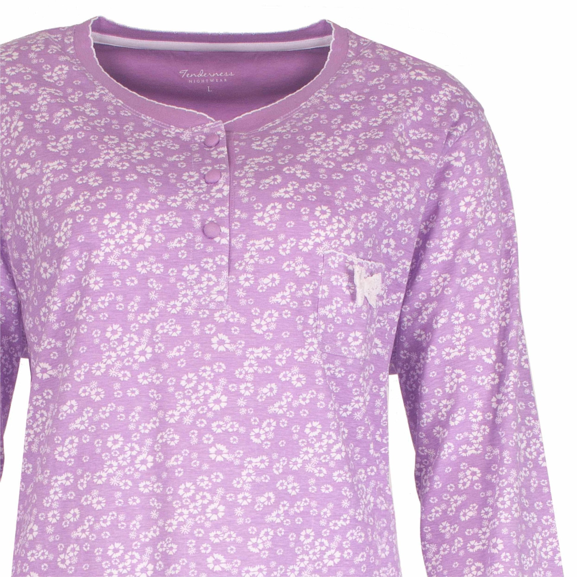 Paarse pyjama top met witte bloemetjesprint, knoopsluiting en lange mouwen van Tenderness