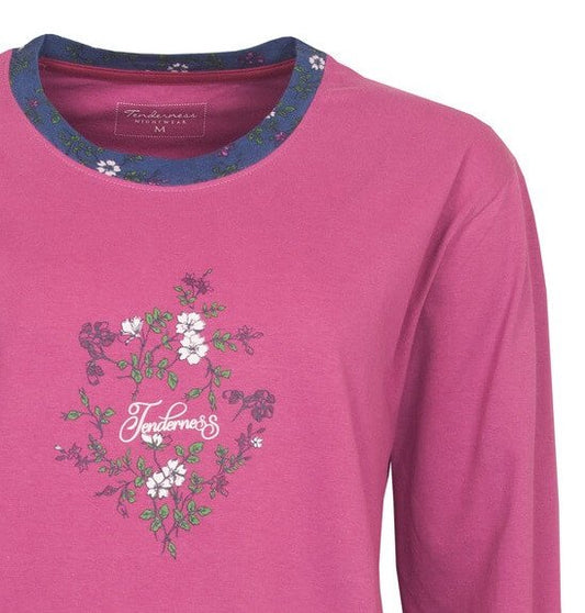 Roze dames pyjama met bloemenprint op de voorkant en een blauw gebloemde halsrand