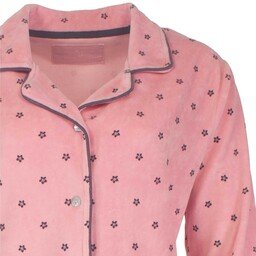 Roze velours pyjama top met kleine bloemenprint en donkere bies langs de knoopsluiting en kraag.