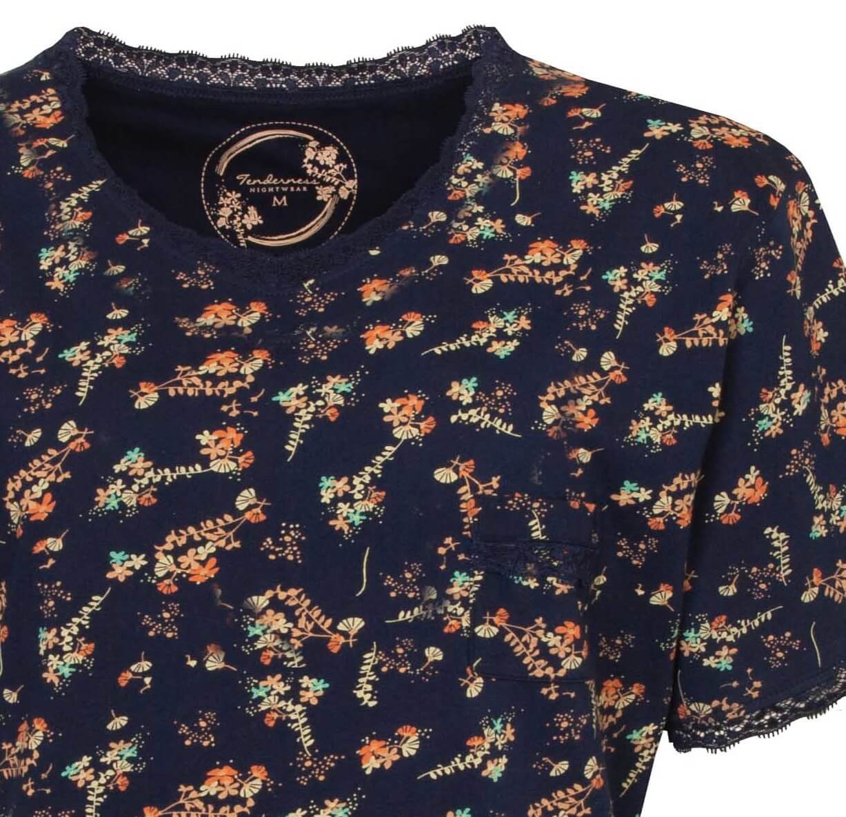 Donkerblauwe shortama met kleine bloemen en bladeren in oranje, turquoise en beige. Kanten afwerking aan de hals.