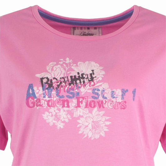 Roze dames shortama met ronde hals, korte mouwen en bloemenprint. Korte broek met elastische tailleband.