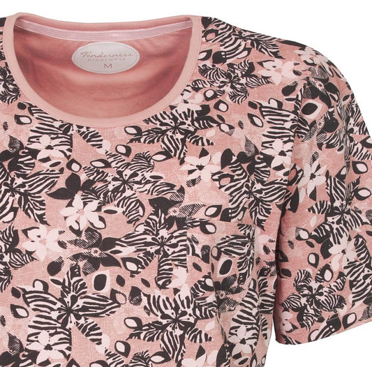 Roze shortama met zwames shortama met zwart-wit bloemen- en bladpatroon, ronde hals en korte mouwen