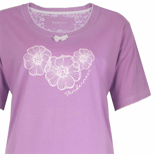 Paars nachthemd met witte bloemenprint op de voorkant, korte mouwen en een kleine strik bij de hals