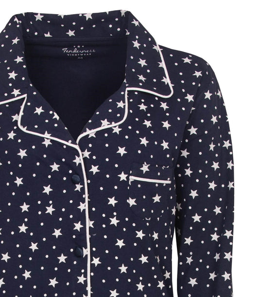 Donkerblauw nachthemd met witte sterren en stippen, knoopsluiting en borstzakje, merk Tenderness zichtbaar