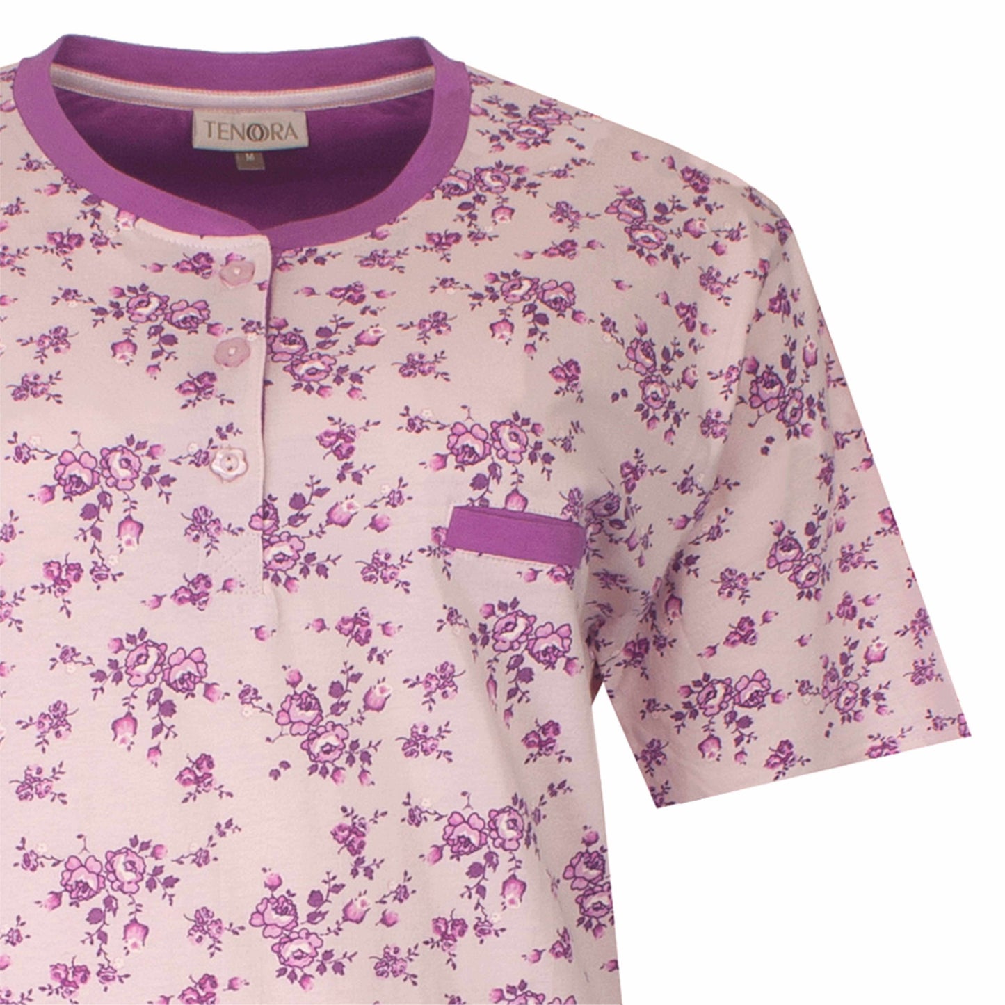Roze nachthemd met paars bloemenpatroon, korte mouwen en knoopsluiting, merk Tenora zichtbaar op label