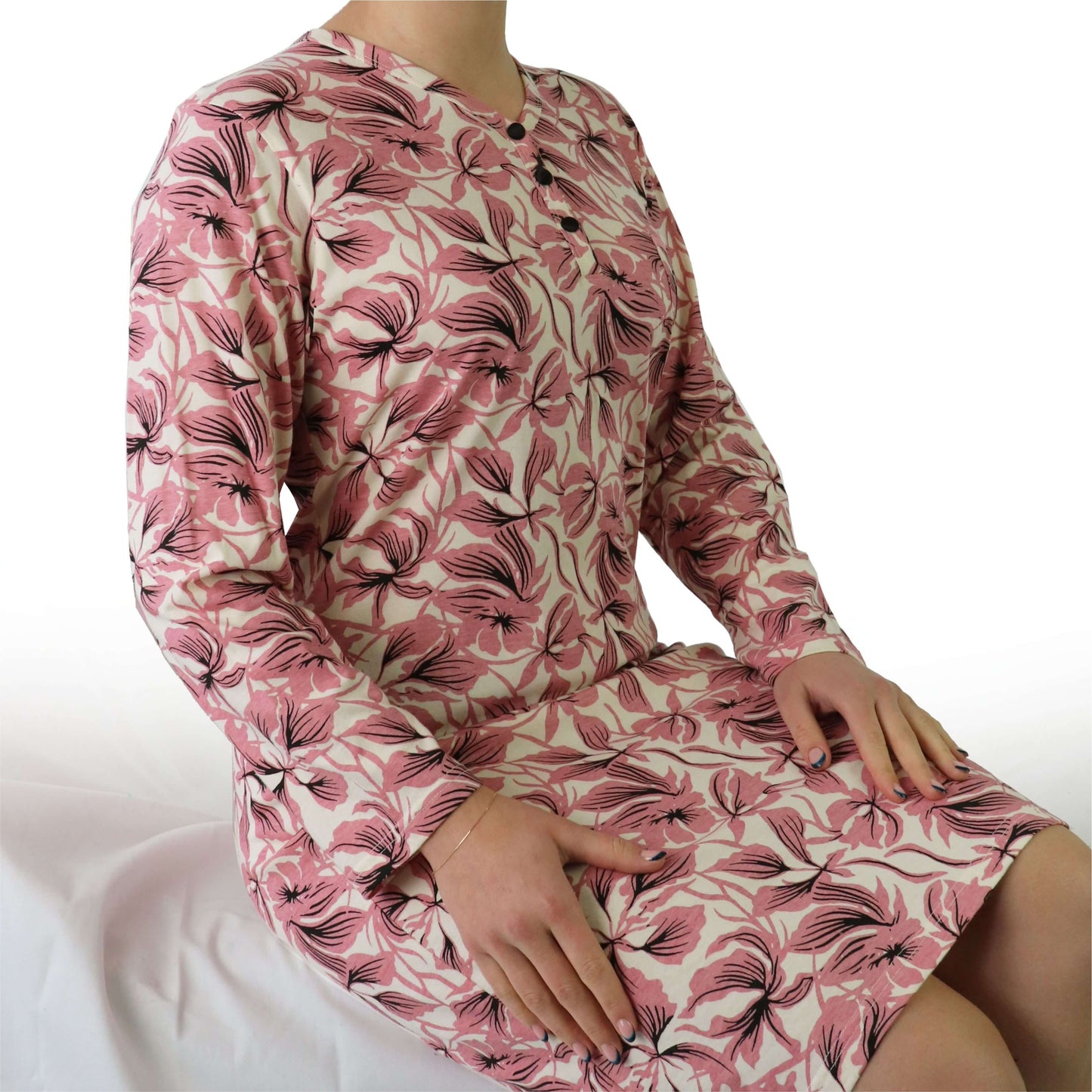 Roze nachthemd met lange mouwen en gebloemde print, knoopsluiting aan de hals, casual en comfortabel ontwerp