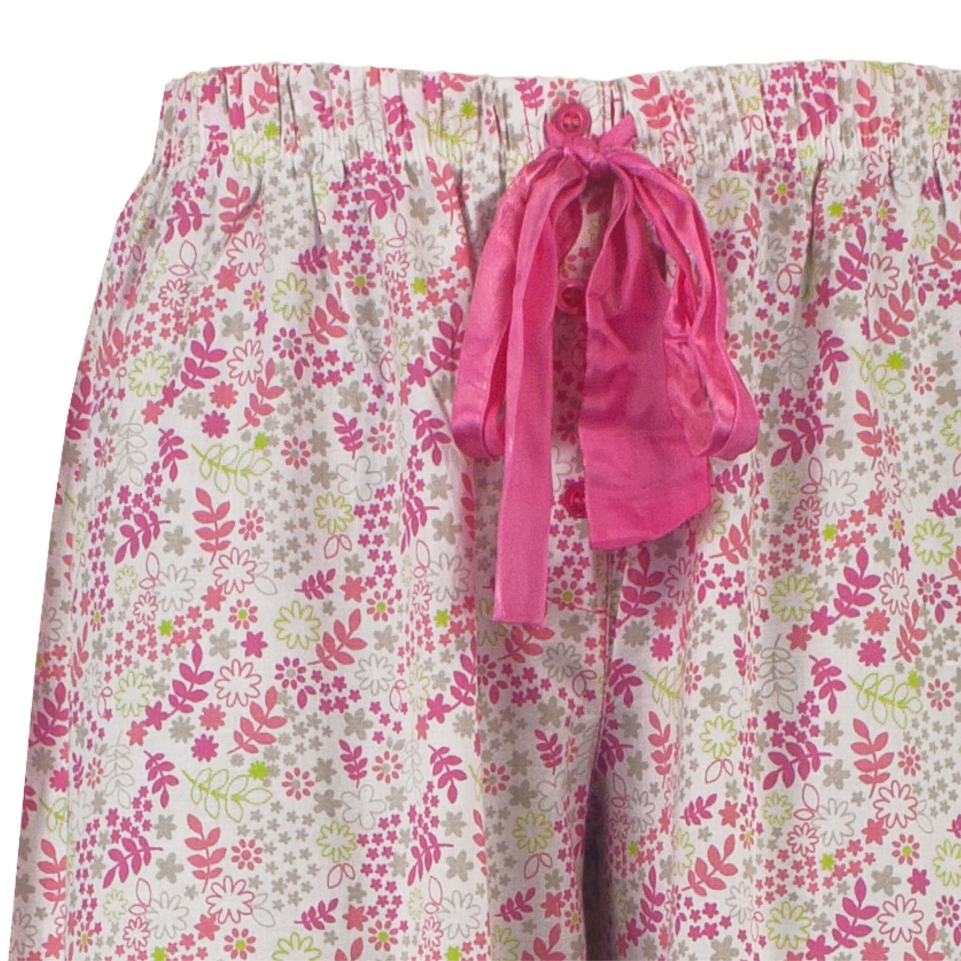 Roze katoenen pyjama broek met bloemenprint en elastische band met roze lint