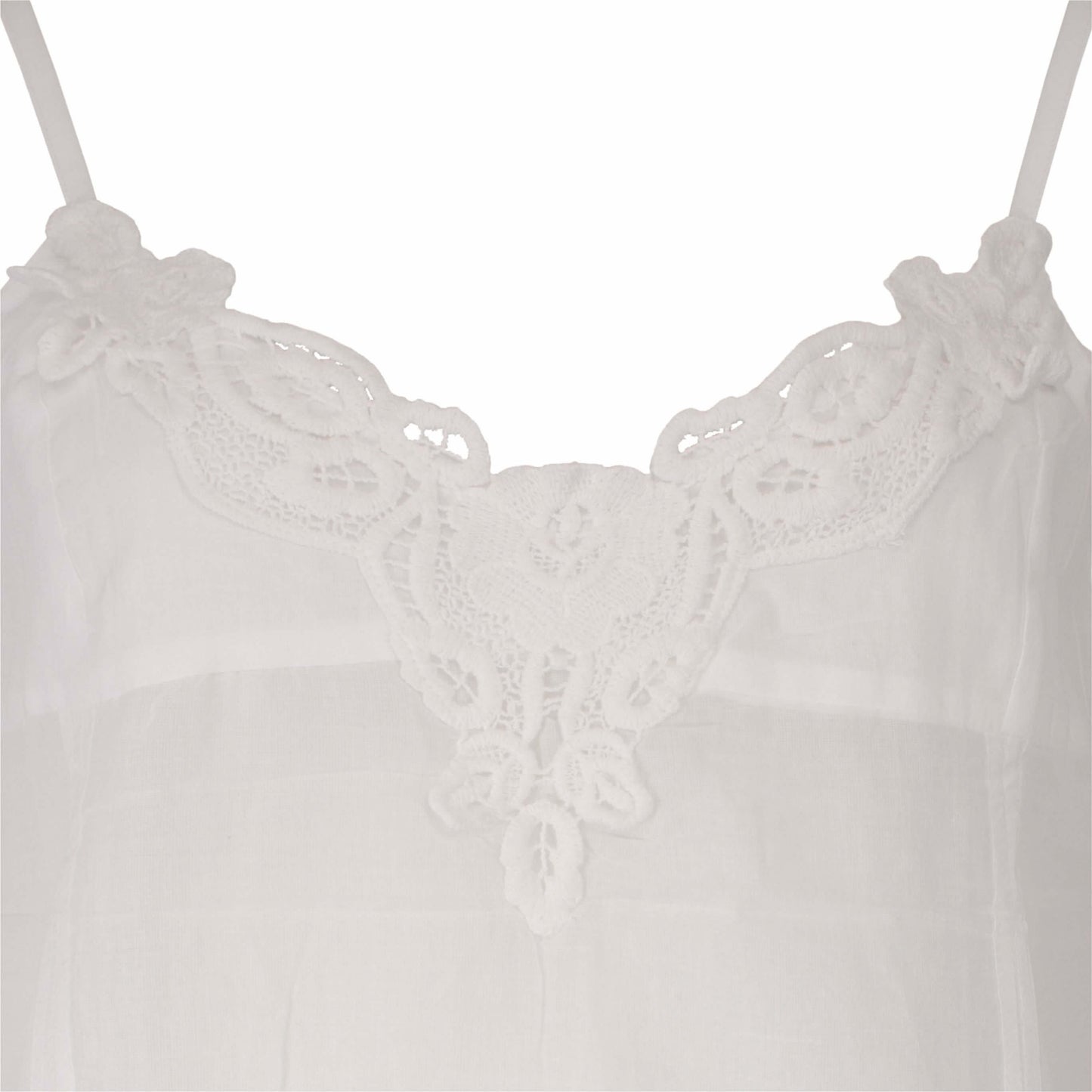 Witte katoenen dames pyjama top met spaghetti bandjes en delicate kanten versiering aan de halsopening
