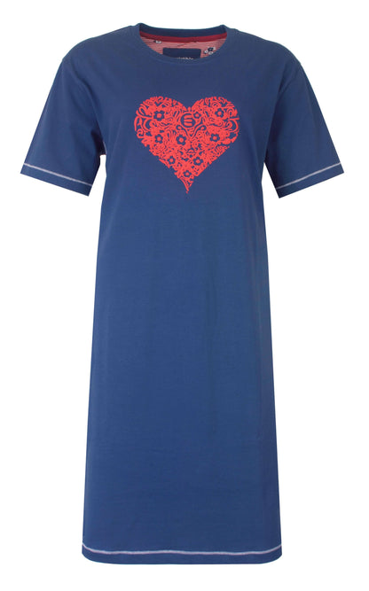Blauw nachthemd met rood hartpatroon op de borst, korte mouwen en een ronde hals