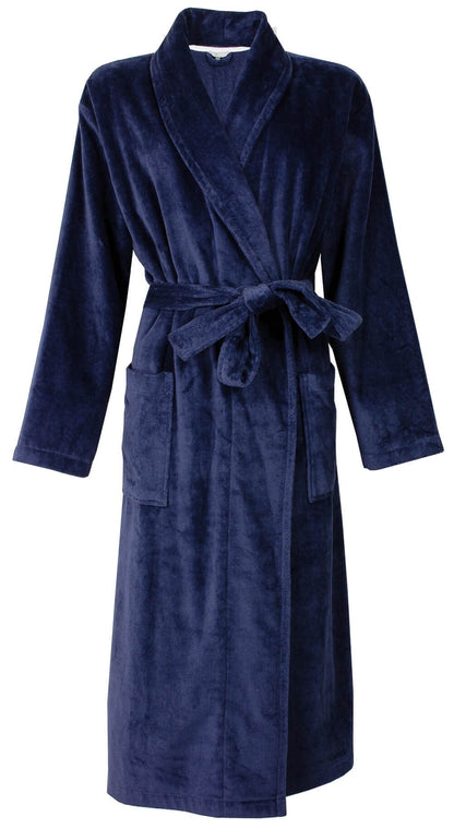 Luxe blauwe badjas met sjaalkraag, gemaakt van 100% katoen. Lang model met ceintuur en twee zakken aan de voorkant.