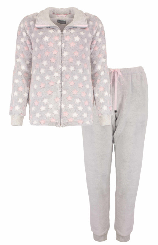 Grijze fleece huispak met roze en witte sterren, bestaande uit een ritsjas en broek metpassende broek