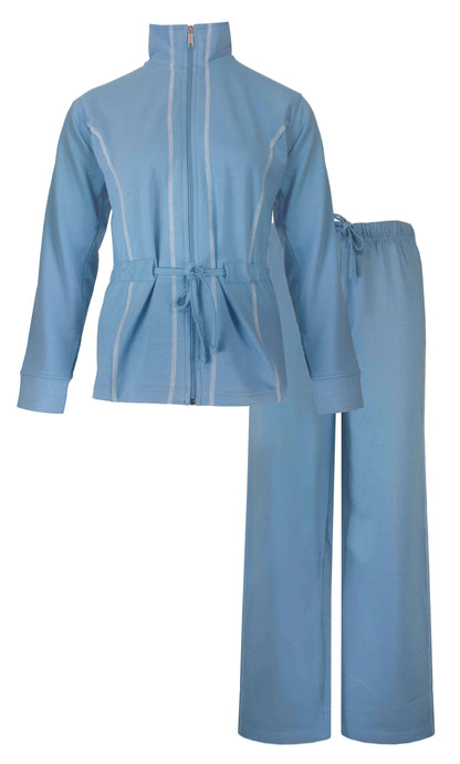 Lichtblauwe huispak voor dames met ritssluiting, strikceintuur en bijpassende broek met elastische taille.