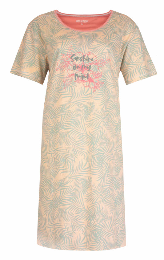 Roze nachthemd met groen bladerpatroon en 'sunshine on my mind' tekst, korte mouwen en ronde hals