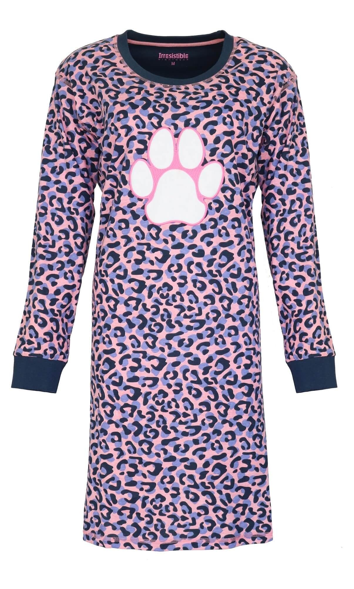 Roze nachthemd met blauw luipaardpatroon en witte pootafdruk, lange mouwen en ronde hals