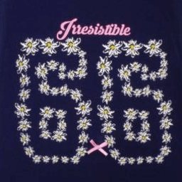 Donkerblauw nachthemd met '66' in bloemenmotief, roze 'Irresistible' tekst, V-hals en spaghettibandjes