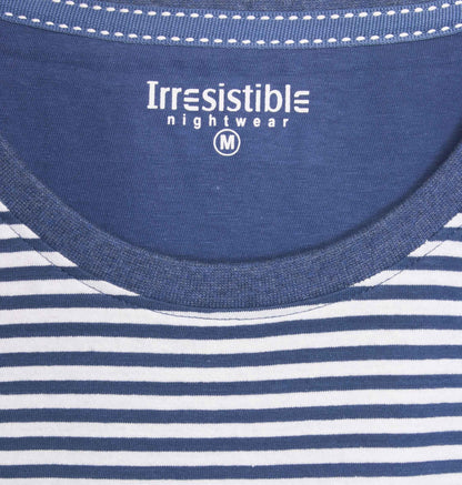 Gestreept blauw en wit dames nachthemd van Irresistible met korte mouwen en ronde hals, maat M.
