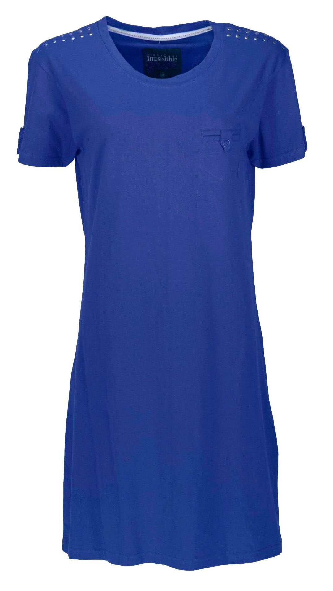 Blauw katoenen nachthemd met korte mouwen, ronde hals, studs op de schouders en een kleinzakje op de borst.