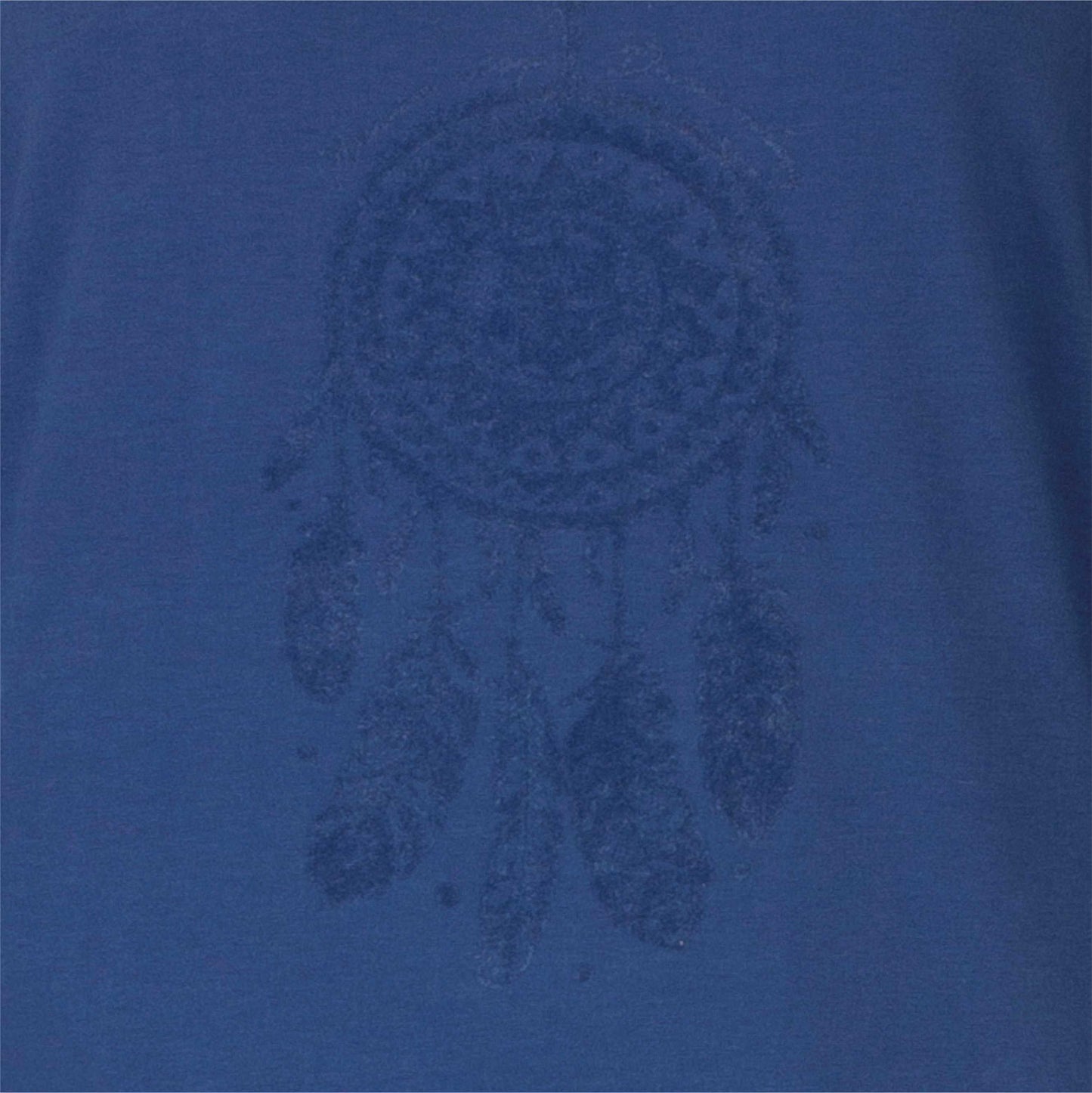 Blauw dames nachthemd met lange mouwen en V-hals, subtiel patroon zichtbaar in donkere tint.