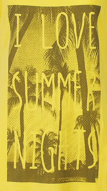 Geel nachthemd met 'I LOVE SUMMER NIGHTS' tekst, palmboomsilhouetten en franjes aan de onderkant.