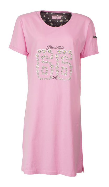 Roze katoenen nachthemd met ronde hals en bloemenprint '23' op de voorkant, merk Irresistible