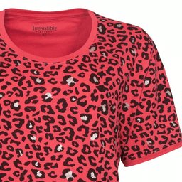 Rood nachthemd met zwart panterprint en zilveren glitters, korte mouwen en ronde hals met boord.