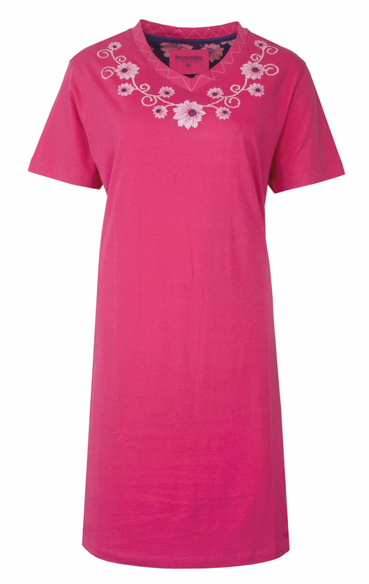 Roze nachthemd met korte mouwen en geborduurde bloemen langs de hals, merk Irresistible