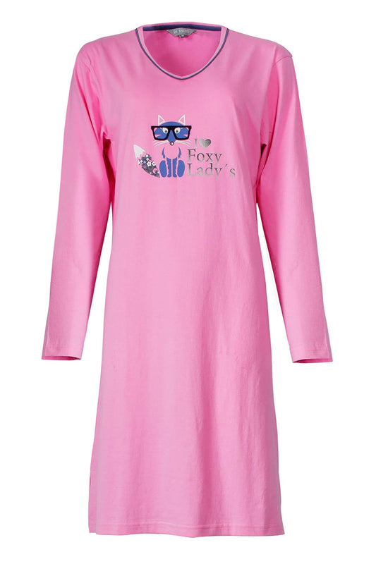 Roze nachthemd met lange mouwen, V-hals en 'Foxy Lady' print met vos met zonnebril op de borst.