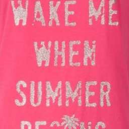 Roze nachthemd met zilveren glittertekst 'WAKE ME WHEN SUMMER BEGINS' en een palmboom icoon, franjes onderaan