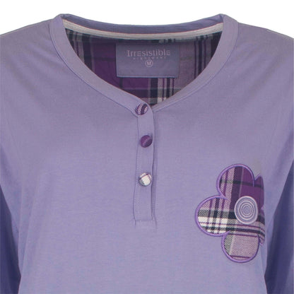 Lila katoenen pyjama met knoopsluiting en geruite bloemmotief. Merk Irresistible zichtbaar op label.