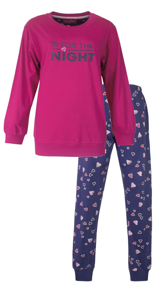 Fuchsia pyjama set met 'In for the night' tekst op shirt en blauwe broek met hartjespatroon