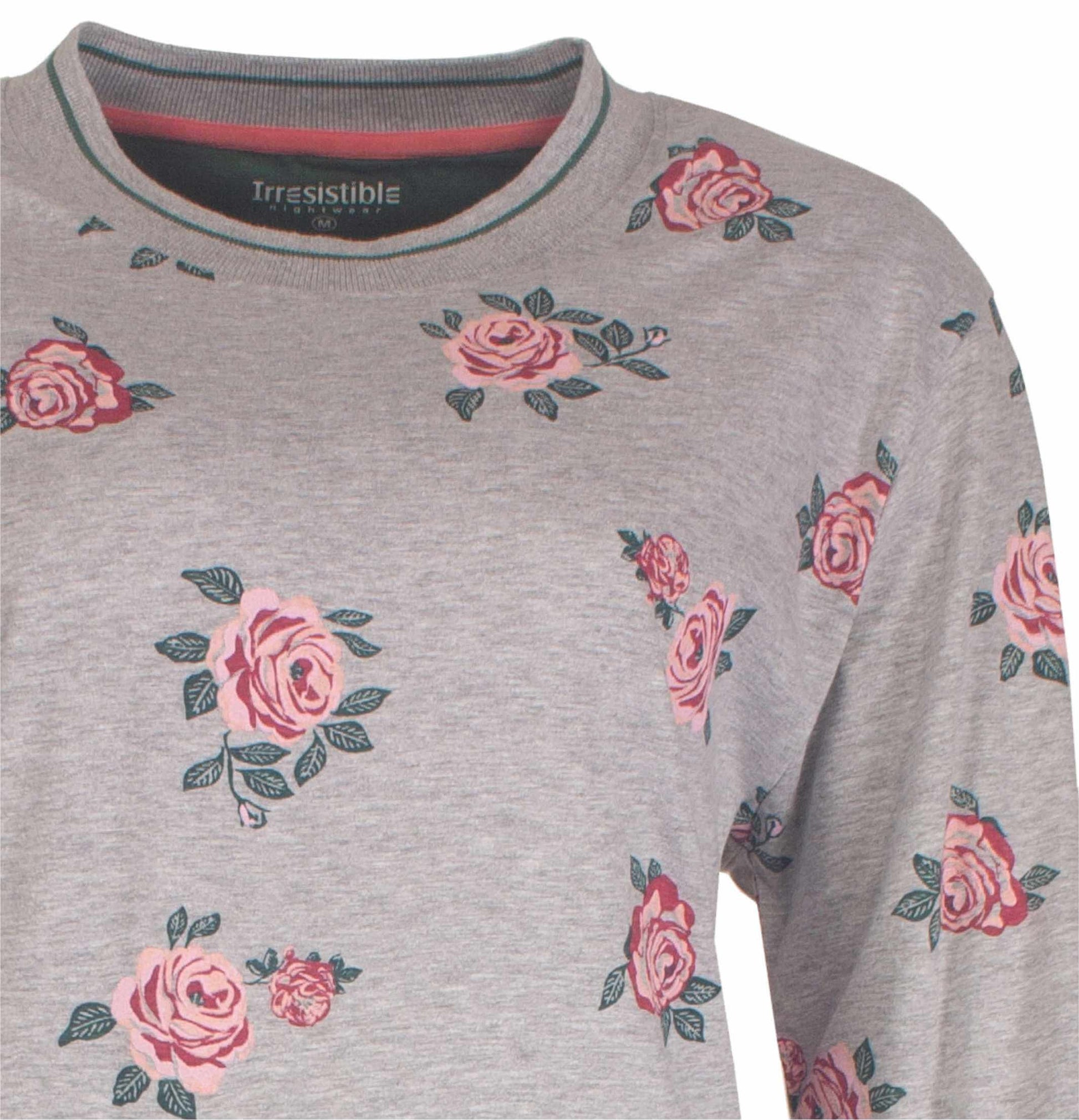 Grijze dames pyjama met roze rozenprint, ronde hals met groen accent, merk Irresistible zichtbaar op label