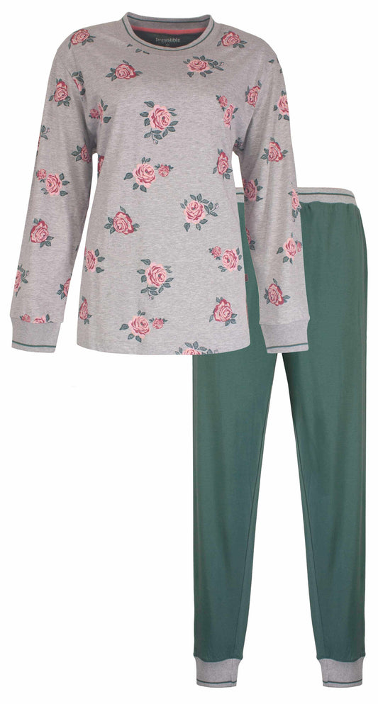 Grijze dames pyjama met roze rozenprint en lange mouwen, gecombineerd met een groene lange broek.