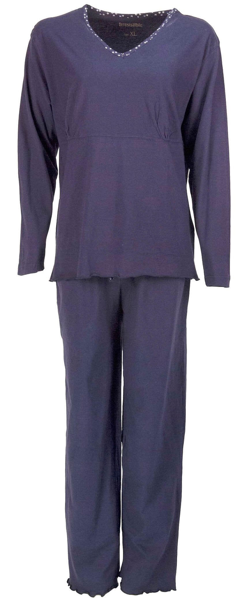 Paarse dames pyjama set met lange mouwen en V-hals. Top heeft een deelnaad, broek heeft een elastische tailleband.