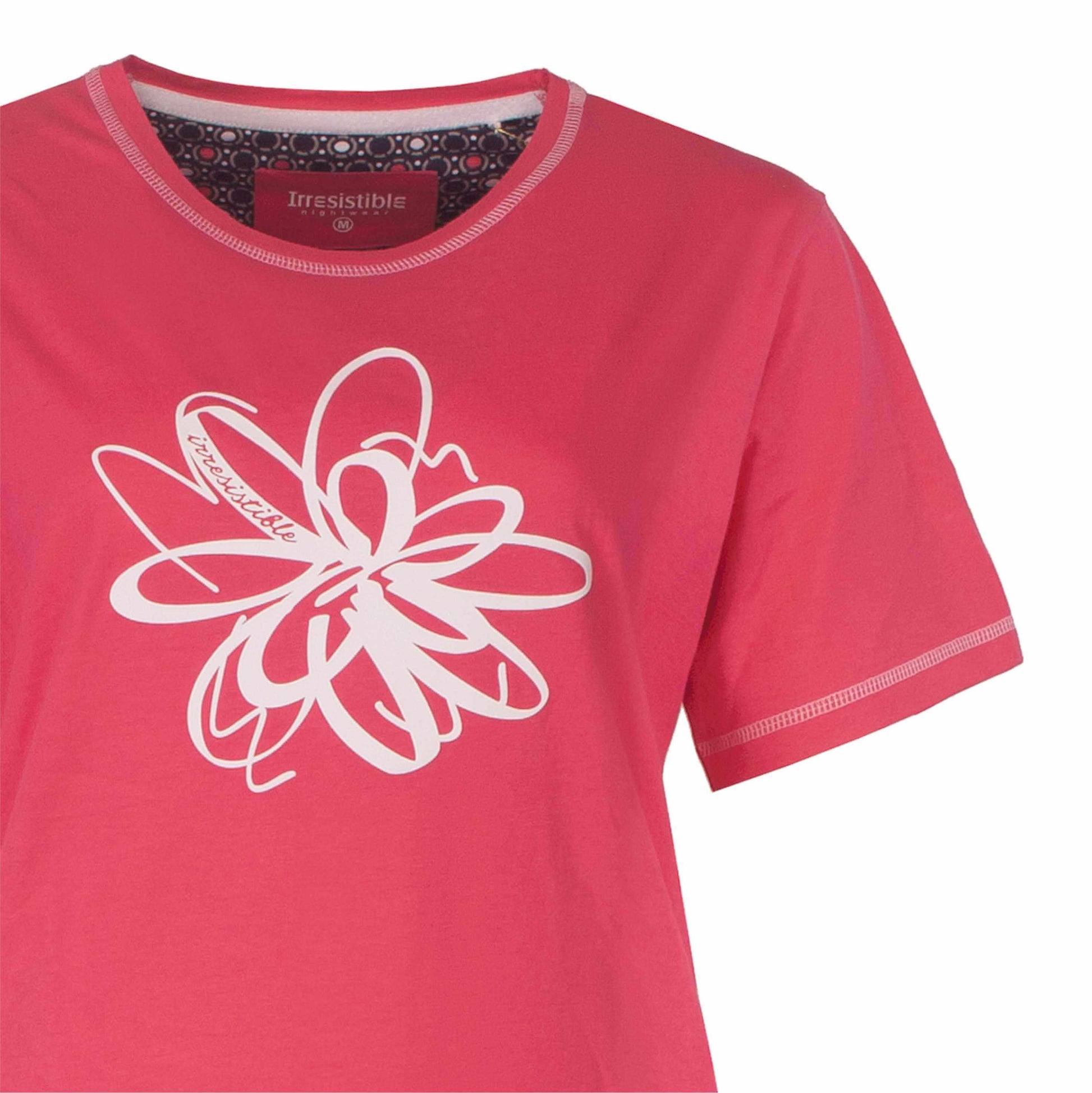 Rood dames pyjama T-shirt met korte mouwen en een witte bloemmrintopdruk van het merk Irresistible