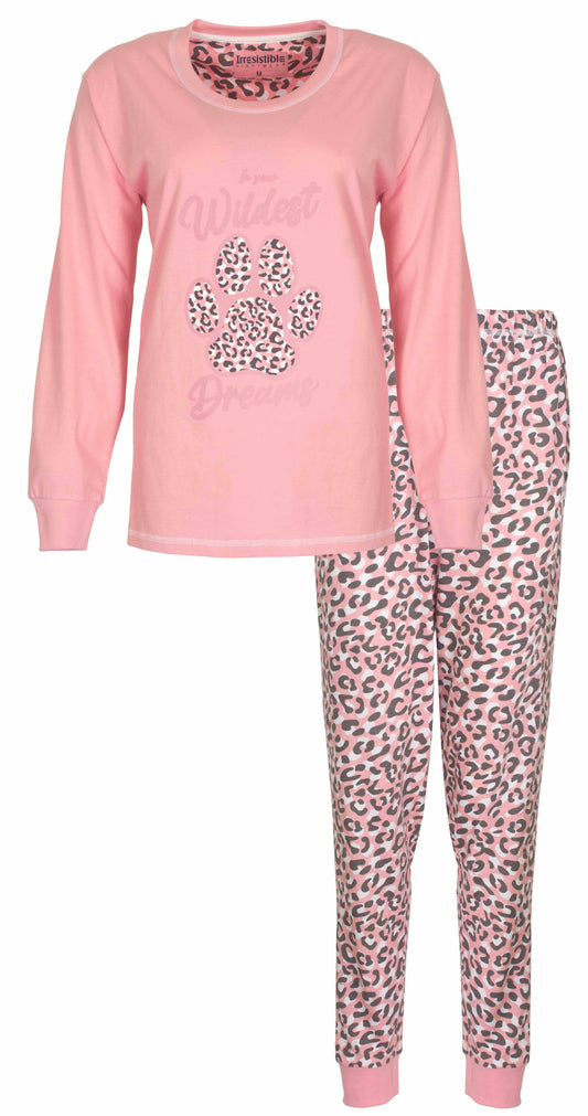 Roze pyjama set met lange mouwen. Top met dierenpoot print en bijpassende broek met luipaardprint.